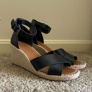 Black wedge heels